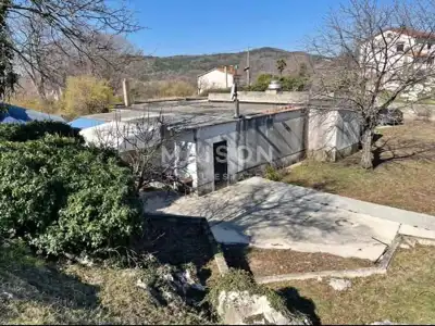 Grundstück 1.700 m², Vranja - Baugenehmigung - 2