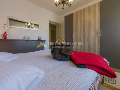 Haus 300 m², Novi Vinodolski - Zentrum, Hof und Garage - 14