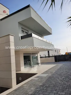 Haus 265 m², Vir - Pool und Dachterrasse mit Meerblick - 12