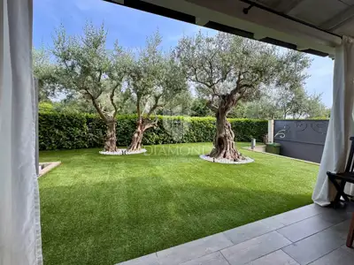Kuća 110 m², Novigrad - pogled na more i uređena okućnica - 22