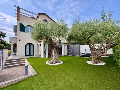 House 110 m², Novigrad - sea view and landscaped yard