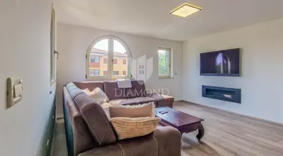 Kuća 110 m², Novigrad - pogled na more i uređena okućnica - 11