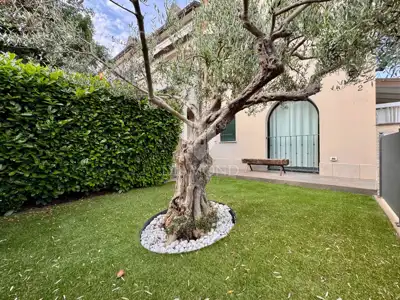 Kuća 110 m², Novigrad - pogled na more i uređena okućnica - 21