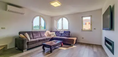 Kuća 110 m², Novigrad - pogled na more i uređena okućnica - 10