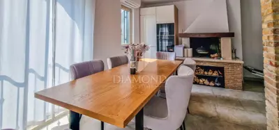 Kuća 110 m², Novigrad - pogled na more i uređena okućnica - 7