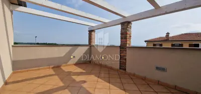 Kuća 110 m², Novigrad - pogled na more i uređena okućnica - 15