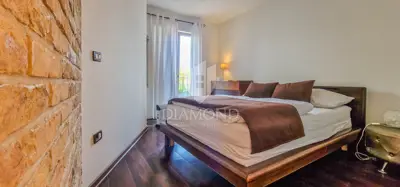 Kuća 110 m², Novigrad - pogled na more i uređena okućnica - 13