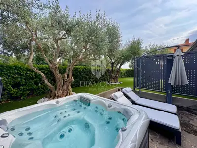 Kuća 110 m², Novigrad - pogled na more i uređena okućnica - 20