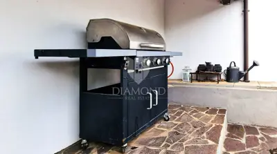 Kuća 110 m², Novigrad - pogled na more i uređena okućnica - 19