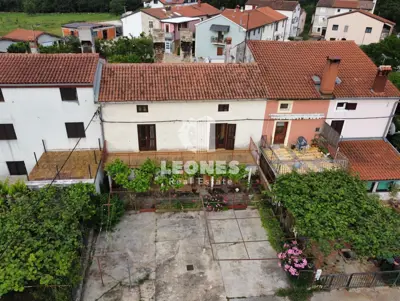 Kuća 200 m², Novigrad - mirna lokacija i okućnica 250 m²