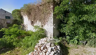 Haus 39 m², Krmed - Steinhaus zur Renovierung