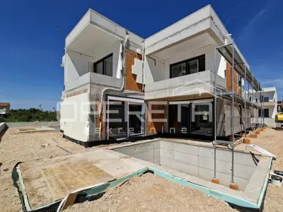Haus 176 m², Vodice - ruhiger Teil, Pool und Privatsphäre - 2