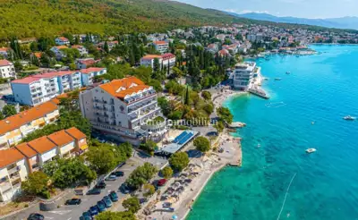 Hotel 5.000 m², Selce - prvi red do mora