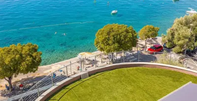 Hotel 5.000 m², Selce - prvi red do mora - 15