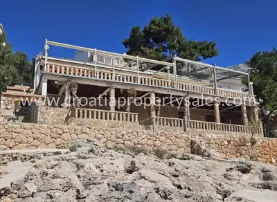 Kuća, Otok Hvar, prvi red do mora i otvoren pogled