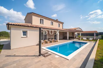 Haus 137 m², Rovinj - Pool und Sommerküche