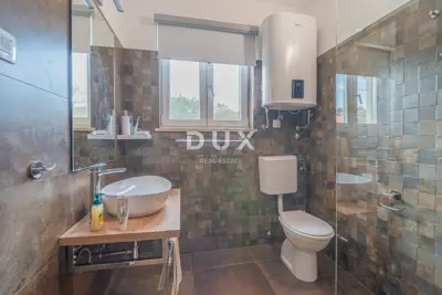 Haus 137 m², Rovinj - Pool und Sommerküche - 14