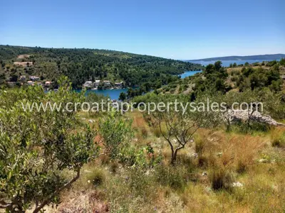 Zemljište 9.664 m², Otok Brač - blizu mora - 2