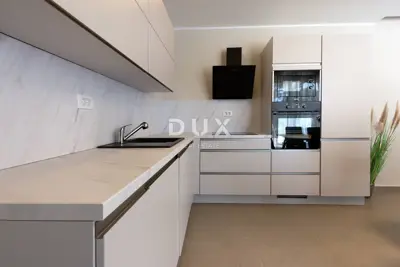 Istra, Rovinj, 4-sobna kuća, 160 m², okućnica, 400 m od mora - 12