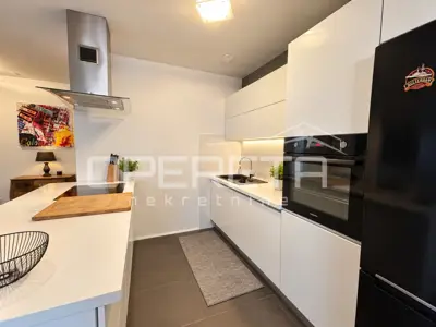 Wohnung 77,6 m², Sućidar - 2 Zimmer, Loggia und Garagenstellplatz - 7