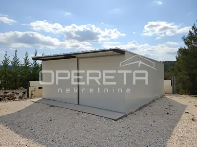 Građevinsko zemljište 580 m², Bilice kod Šibenika, bazen i terasa