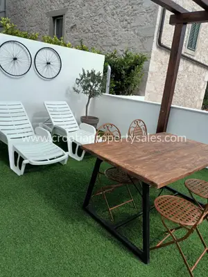 House in Šibenik, 3 residential units and yard - 10
