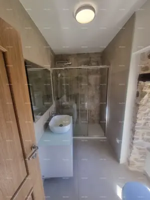Kuća u Barbanu, renovirana i odmah useljiva - 10