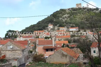 House 159 m², Lastovo - old stone house in the center