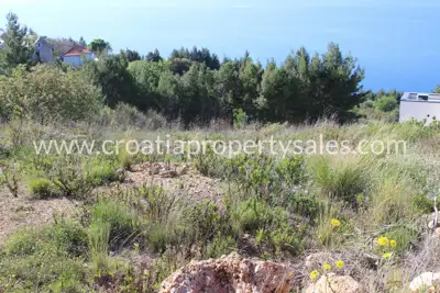 Grundstück 2.000 m², Omiš - ruhige Anhöhe und offener Blick - 7