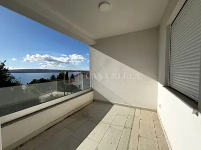 Stan u Crikvenici, novogradnja 150 m od plaže, lođa s pogledom na more