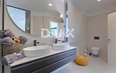 Kuća 195 m², Barban - bazen i okućnica - 12