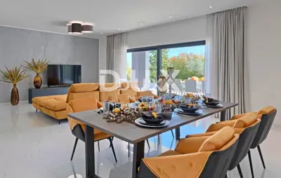 Kuća 195 m², Barban - bazen i okućnica - 3