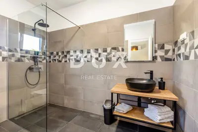 Otok Krk, Dobrinj, samostojeća kuća, 167 m², novogradnja, bazen - 21
