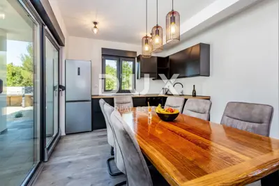Otok Krk, Dobrinj, samostojeća kuća, 167 m², novogradnja, bazen - 12