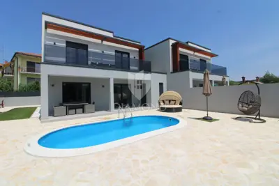 Villa 130 m², Labin - heated pool and view of the old town - 2