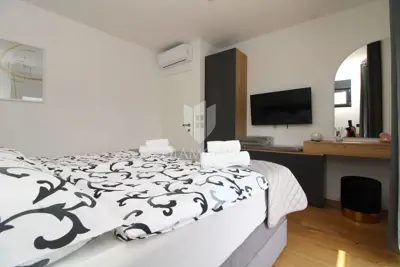 Villa 130 m², Labin - heated pool and view of the old town - 16