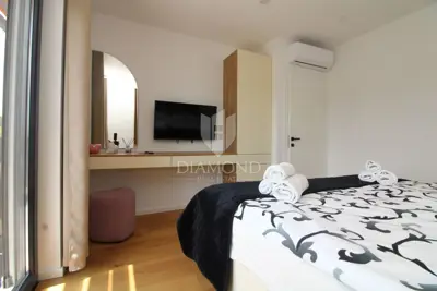 Villa 130 m², Labin - heated pool and view of the old town - 13