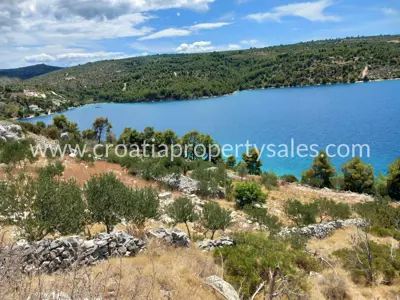 Poljoprivredno zemljište 7.123 m², Otok Brač - prvi red do mora