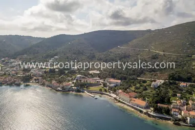 Land, Otok Vis, 1 437 m², 300 000 € - 2