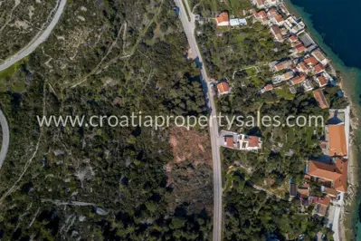 Land, Otok Vis, 1 437 m², 300 000 € - 3