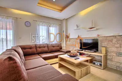 * Štokovcima vila sa bazenom * - 10