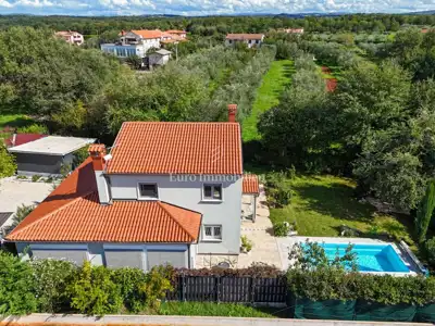 House 166 m², Lovrečica near Umag - pool and garden area