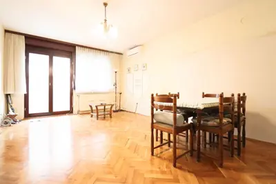 Stan, Gajnice, 3 sobe, garaža i dva balkona