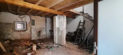 House 96 m², Vodnjan - for renovation in the center - 2