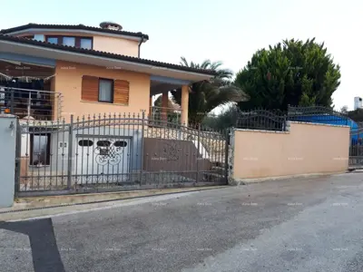 Kuća u Banjolama, uređena okućnica i 4 parkirna mjesta