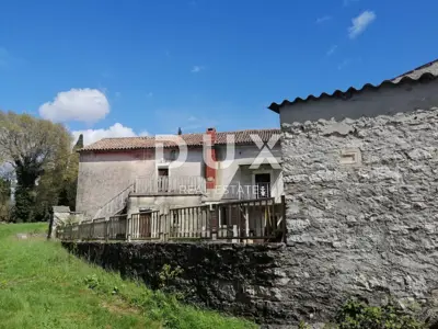 Haus 267 m², Cere bei Žminj - 3 Häuser, Konoba und 2 Garagen - 3
