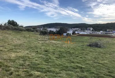 Građevinsko zemljište 738 m², Pomer - 100 m od mora