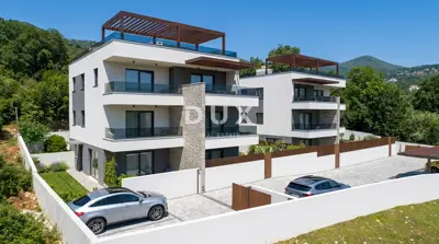 Penthouse 176,5 m², Ika - panoramski pogled na more - 2
