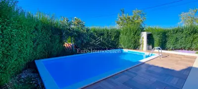 Haus in Poreč, moderne ebenerdige Immobilie mit Pool - 2