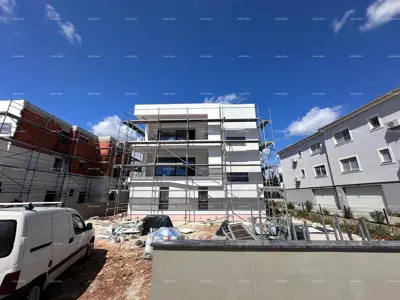 Wohnung im Bau, Pula Štinjan, 3 Schlafzimmer und große Terrasse